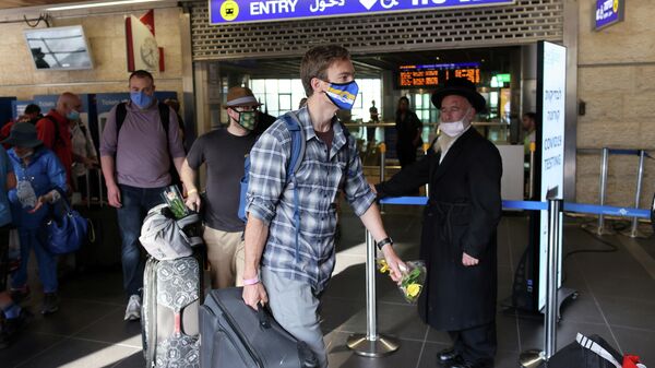 Tourists walk at the Ben Gurion International Airport after entering Israel by plane, as coronavirus disease (COVID-19) restrictions ease, in Lod, near Tel Aviv, Israel, May 27, 2021 - Sputnik International