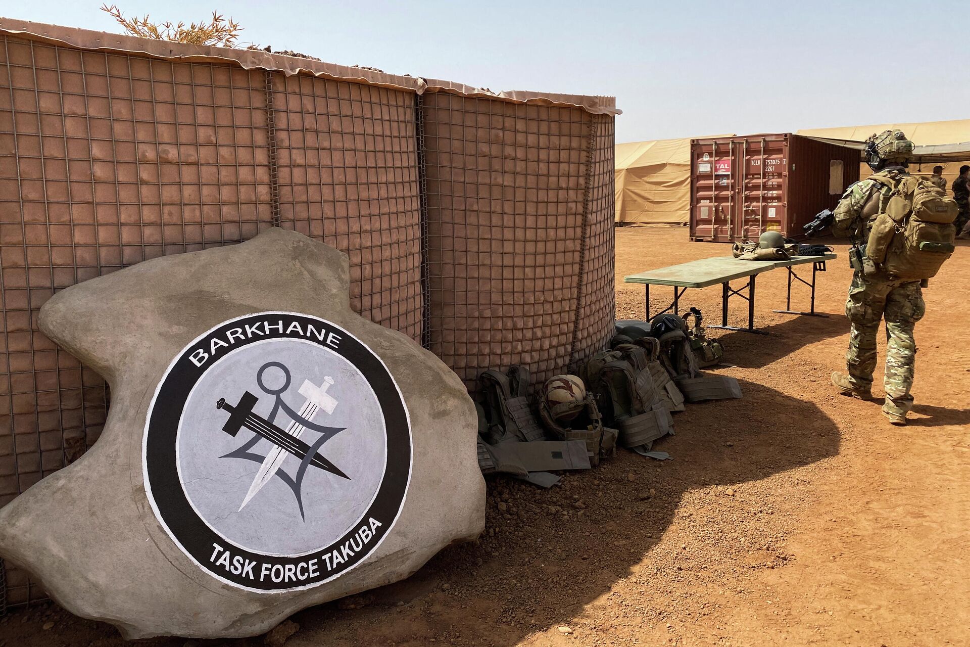 This photograph taken on November 3, 2020 shows the France-led special operations logo for the new Barkhane Task Force Takuba, a multinational military mission in sub-Saharan Africa’s troubled Sahel region made up of soldiers from France, Estonia, the Czech Republic and Sweden, amongst others, and who are due to settle at the military base in Menaka, over the next few weeks. - Sputnik International, 1920, 29.11.2021