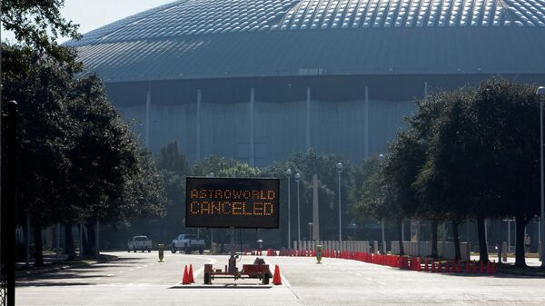 An electronic sign at the entrance to NRG Park states that the Astroworld Festival is cancelled, the morning after a deadly crush of fans during a performance by rapper Travis Scott in Houston, Texas, U.S. November 6, 2021.  - Sputnik International