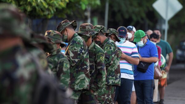 Civilians and military personnel queue to enter a school used as a polling station to cast their vote during the country's presidential election in Managua, Nicaragua November 7, 2021 - Sputnik International