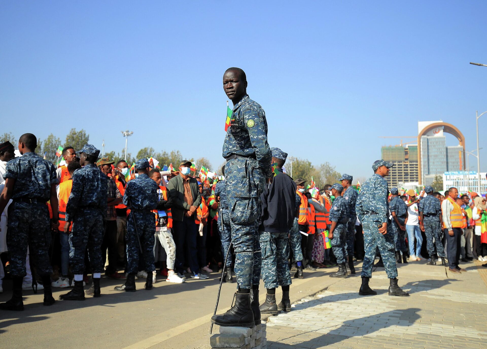 Members of Ethiopian Federal Police stand guard during a pro-government rally to denounce what they say is the Tigray People’s Liberation Front (TPLF) and the Western countries' interference in internal affairs of the country, at Meskel Square in Addis Ababa, Ethiopia, November 7, 2021. - Sputnik International, 1920, 13.11.2021