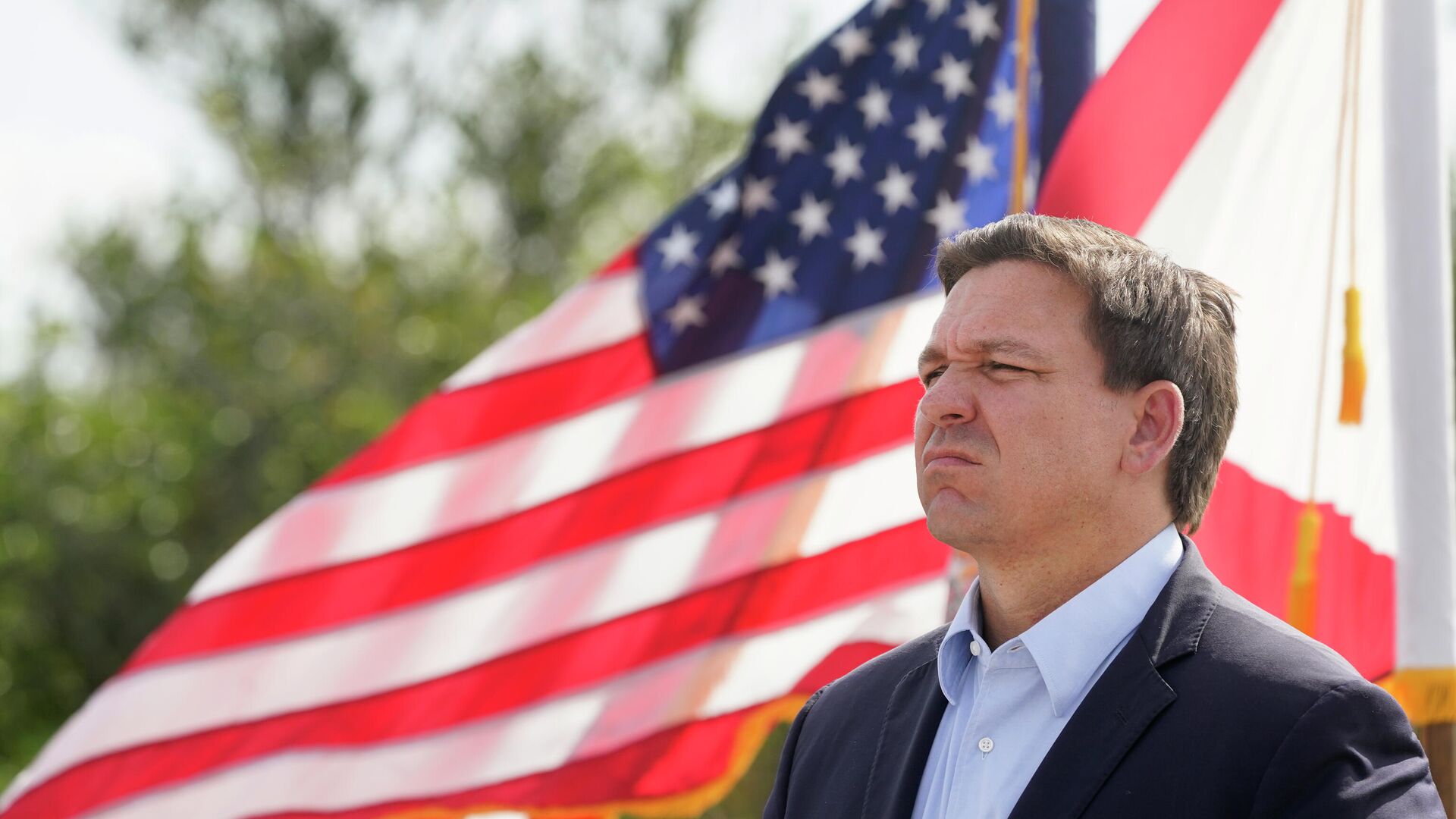 Florida Gov. Ron DeSantis listens during a news conference, Tuesday, Aug. 3, 2021, near the Shark Valley Visitor Center in Miami - Sputnik International, 1920, 24.05.2023