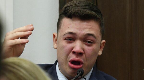 Kyle Rittenhouse testifies during his trial at the Kenosha County Courthouse - Sputnik International