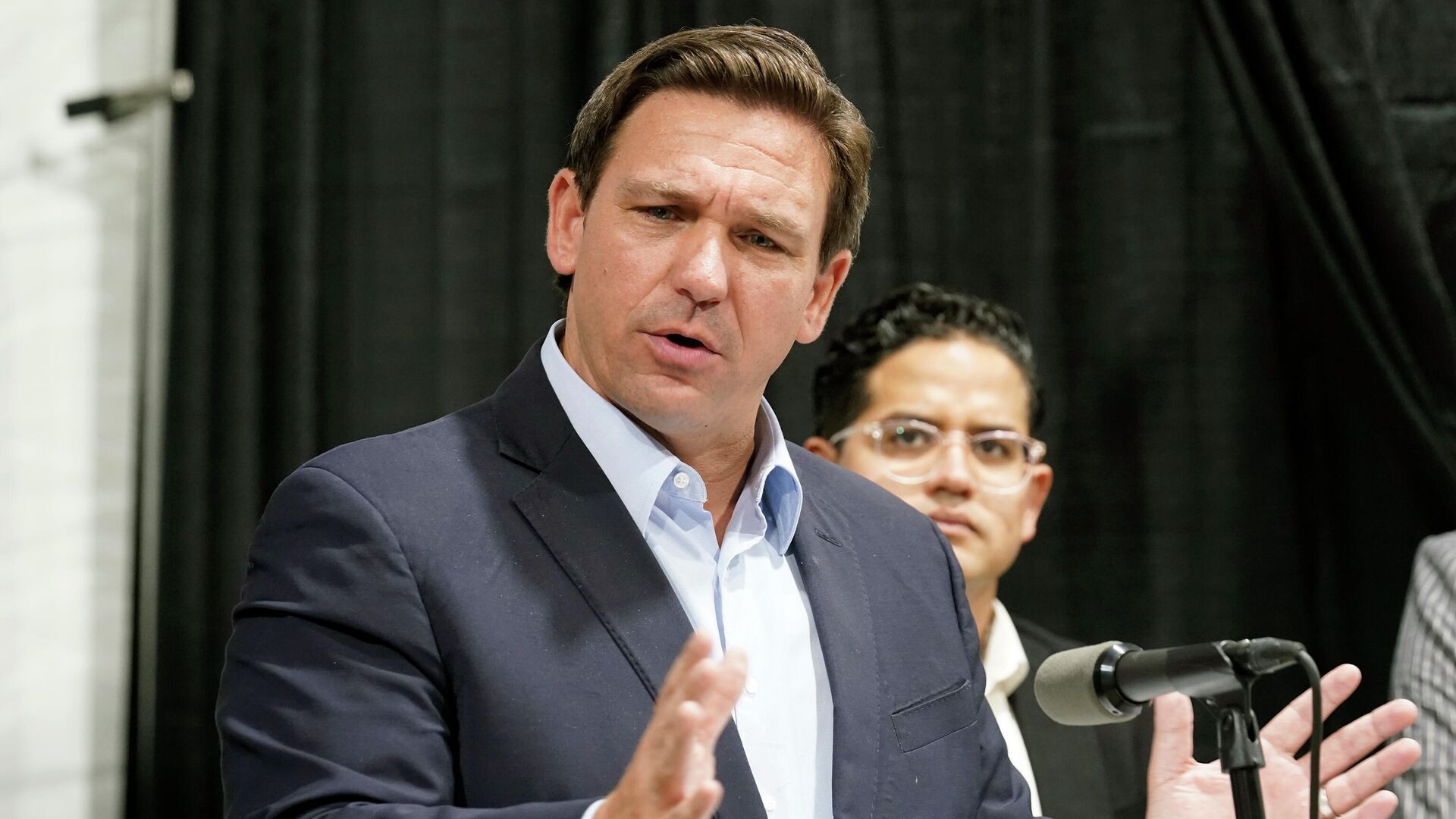  In this Wednesday, Aug. 18, 2021 file photo, Florida Governor Ron DeSantis speaks at the opening of a monoclonal antibody site in Pembroke Pines, Fla.  - Sputnik International, 1920, 28.03.2022