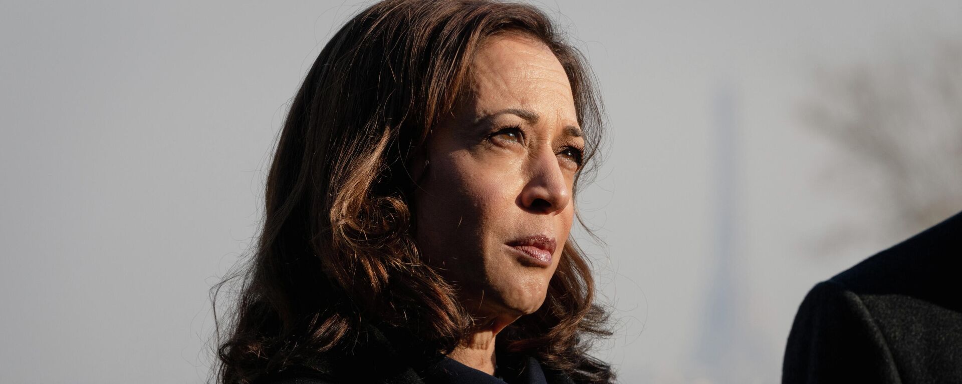U.S. Vice President Kamala Harris listens while viewing the headstone of Winona Martin during a tour of Suresnes American Cemetery in Suresnes, France, November 10, 2021 - Sputnik International, 1920, 04.12.2021