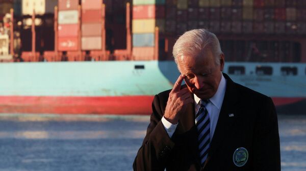U.S. President Joe Biden visits the Port of Baltimore, Maryland, U.S., November 10, 2021 - Sputnik International