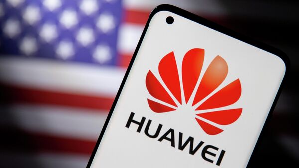 Smartphone with a Huawei logo is seen in front of a U.S. flag in this illustration taken September 28, 2021 - Sputnik International