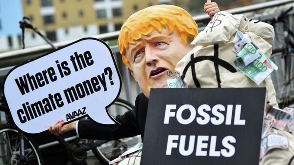 A person wearing a mask depicting Britain's Prime Minister Boris Johnson protests during the UN Climate Change Conference (COP26) in Glasgow, Scotland, Britain November 12, 2021 - Sputnik International