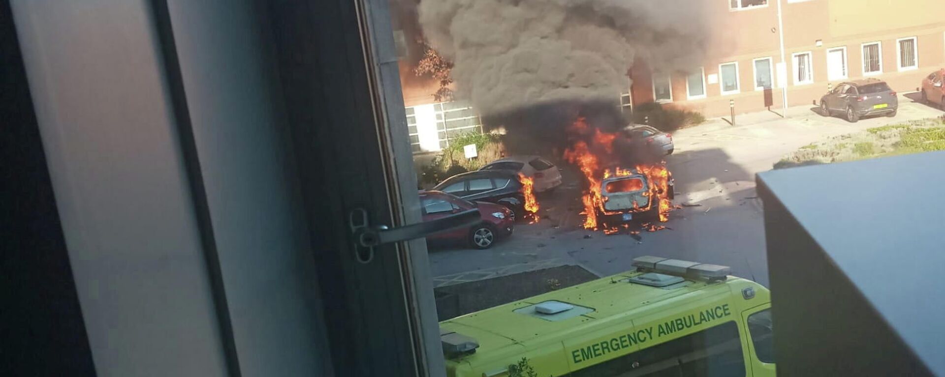 A taxi is engulfed in flames after explosion outside Liverpool Women's Hospital in England, United Kingdom, on Sunday Nov 14, 2021, left a passenger dead and the driver injured - Sputnik International, 1920, 19.11.2021