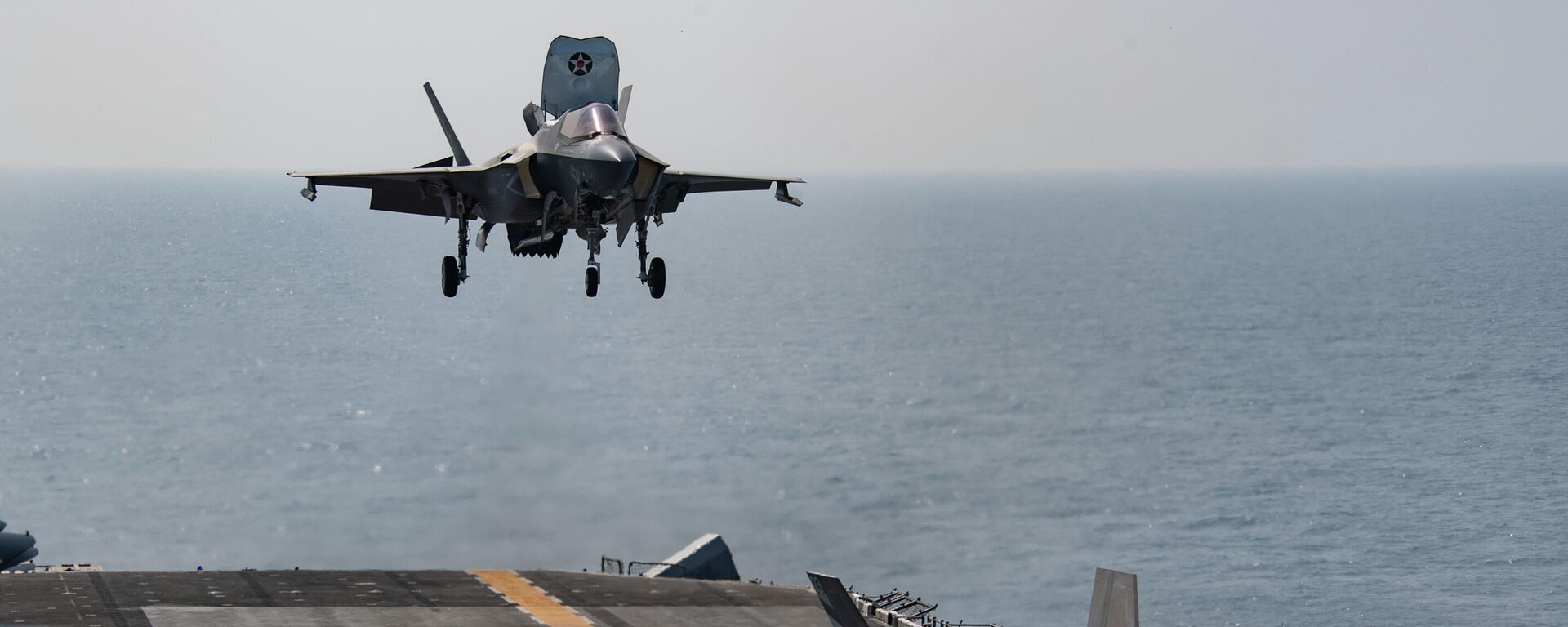 F-35B Lightning II attached to Marine Fighter Attack Squadron (VMFA) 211, deployed with the British Royal Navy aircraft carrier HMS Queen Elizabeth, lands on the flight deck of the amphibious assault ship USS Essex (LHD 2) during an interoperability exercise with Queen Elizabeth, Nov. 8. Essex and the 11th Marine Expeditionary Unit are deployed to the U.S. 5th Fleet area of operations in support of naval operations to ensure maritime stability and security in the Central Region, connecting the Mediterranean and the Pacific through the western Indian Ocean and three strategic choke points. - Sputnik International, 1920, 16.12.2023