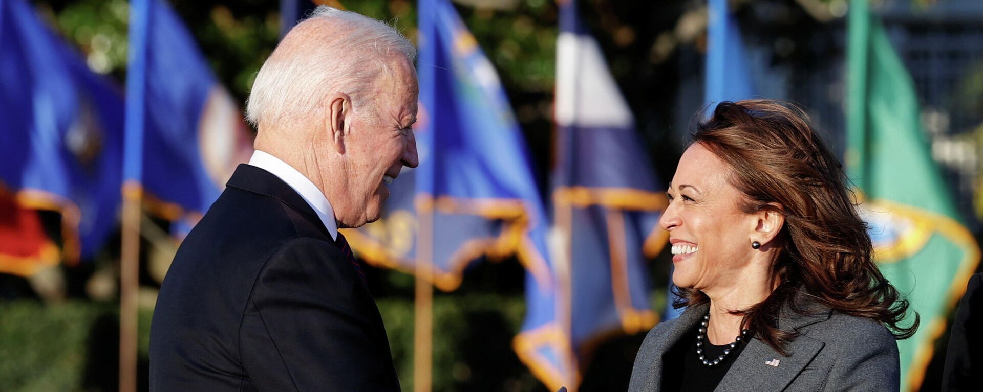 U.S. President Joe Biden and Vice-President Kamala Harris shake hands during a ceremony to sign the Infrastructure Investment and Jobs Act, on the South Lawn at the White House in Washington, U.S., November 15, 2021 - Sputnik International, 1920, 16.11.2021