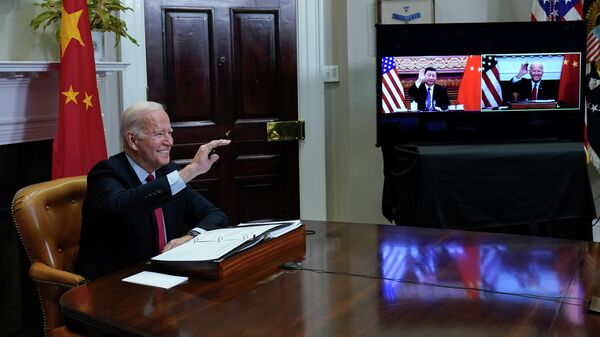 President Joe Biden waves as he meets virtually with Chinese President Xi Jinping from the Roosevelt Room of the White House in Washington, Monday, Nov. 15, 2021 - Sputnik International