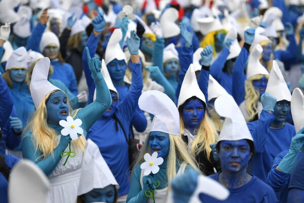 People dressed as Smurfs (&#x27;Schtroumpfs&#x27; in French), a Belgian comic franchise centered on a fictional colony of small, blue, human-like creatures who live in mushroom-shaped houses in the forest, attend a world record gathering of Smurfs on 7 March 2020, in Landerneau, western France. - Sputnik International
