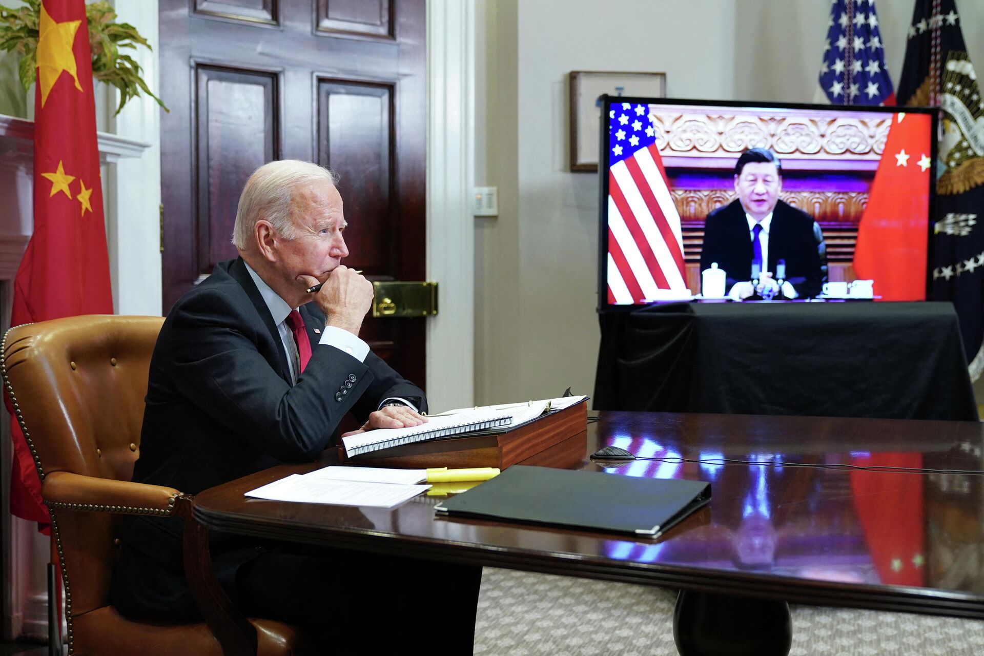 US President Joe Biden meets with China's President Xi Jinping during a virtual summit from the Roosevelt Room of the White House in Washington, DC, November 15, 2021.  - Sputnik International, 1920, 13.07.2022