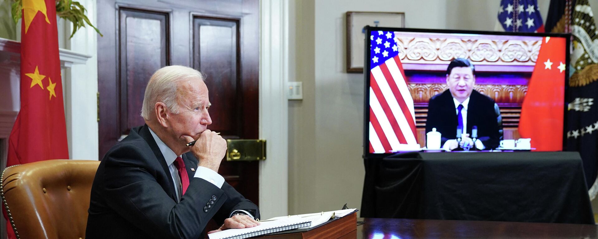 US President Joe Biden meets with China's President Xi Jinping during a virtual summit from the Roosevelt Room of the White House in Washington, DC, November 15, 2021.  - Sputnik International, 1920, 17.11.2021