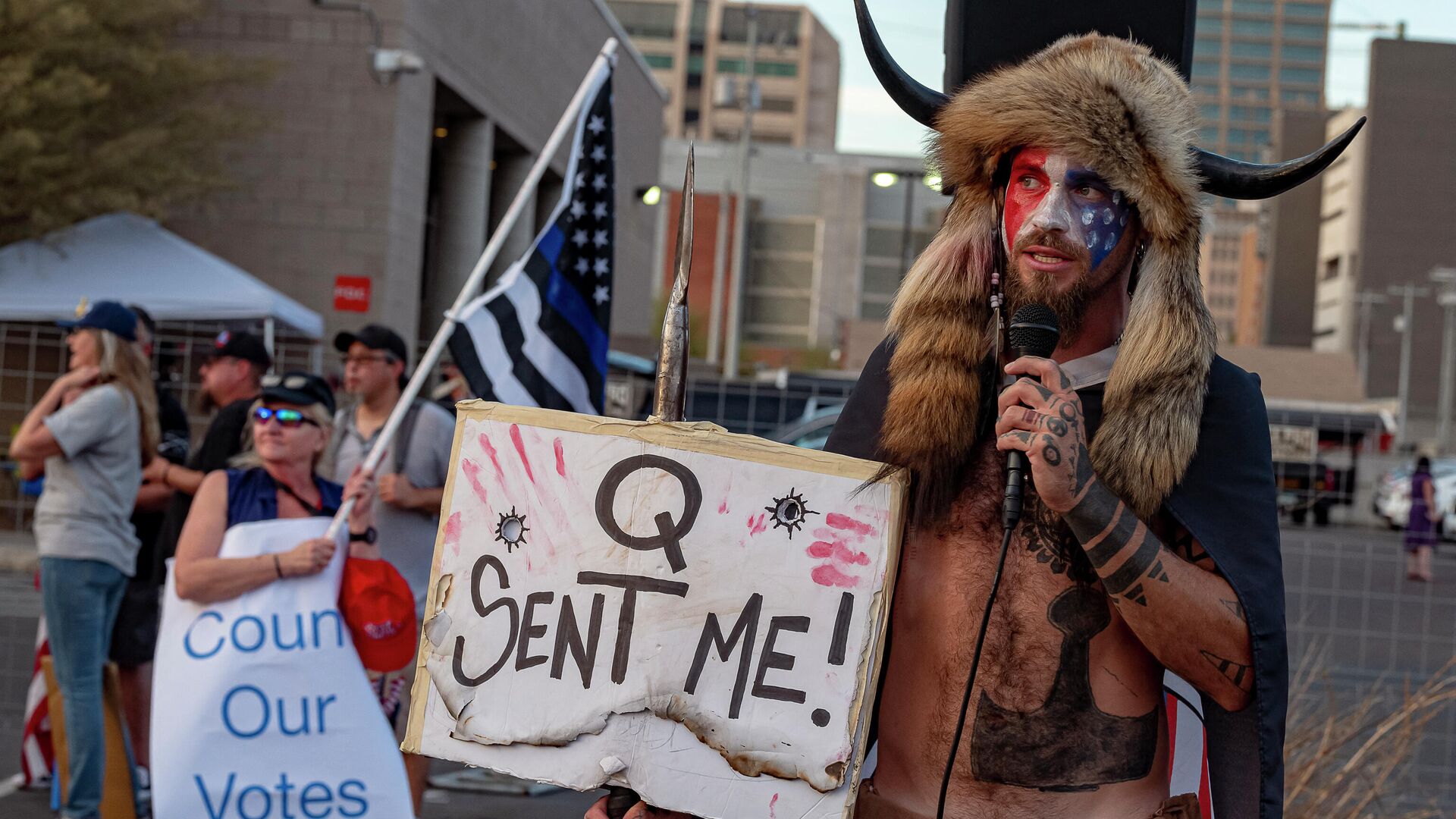 Jacob Chansley, known as the QAnon Shaman,  holds a sign reading Q Sent Me as supporters of US President Donald Trump gather to protest outside the Maricopa County Election Department as counting continues after the US presidential election in Phoenix, Arizona, on November 5, 2020. - Sputnik International, 1920, 31.03.2023