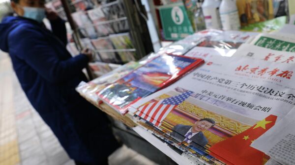 A picture of Chinese President Xi Jinping attending a virtual meeting with U.S. President Joe Biden via video link is seen on a newspaper front-page, at a newsstand in Beijing, China, November 17, 2021. - Sputnik International