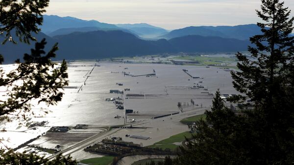 Flooded houses and farms are seen from the top of Sumas Mountain after rainstorms caused flooding and landslides in Abbotsford, British Columbia, Canada November 17, 2021. - Sputnik International