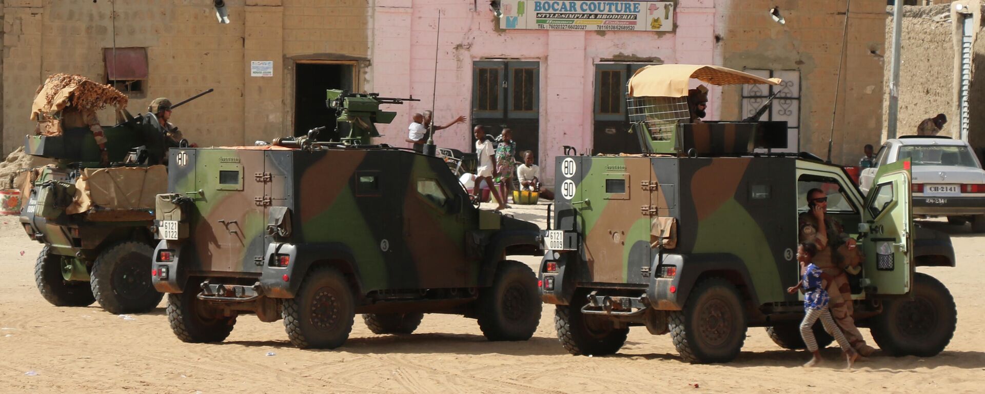 French Barkhane forces patrol the streets of Timbuktu, Mali, Wednesday Sept. 29, 2021. Many residents of Timbuktu are worried that when French troops pull out of the city in northern Mali, jihadis will return to impose strict Shariah law including public whippings and amputations. The Islamic extremists ruled Timbuktu in 2012 and banned music, sports and destroyed historic mausoleums, saying they were idolatrous. - Sputnik International, 1920, 04.05.2022