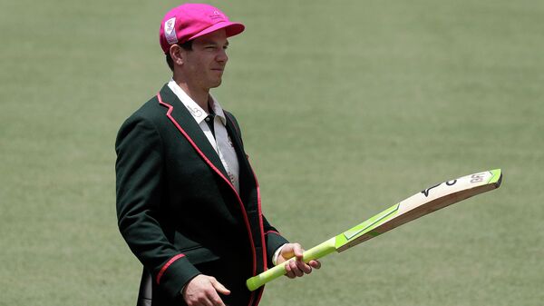 FILE - Australia's captain Tim Paine carries a bat before they train at the Sydney Cricket Ground in Sydney on Jan. 5, 2021, ahead of their cricket test against India. Paine has quit as captain after admitting on Friday, Nov. 19, 2021, he sent explicit messages to a female co-worker - Sputnik International