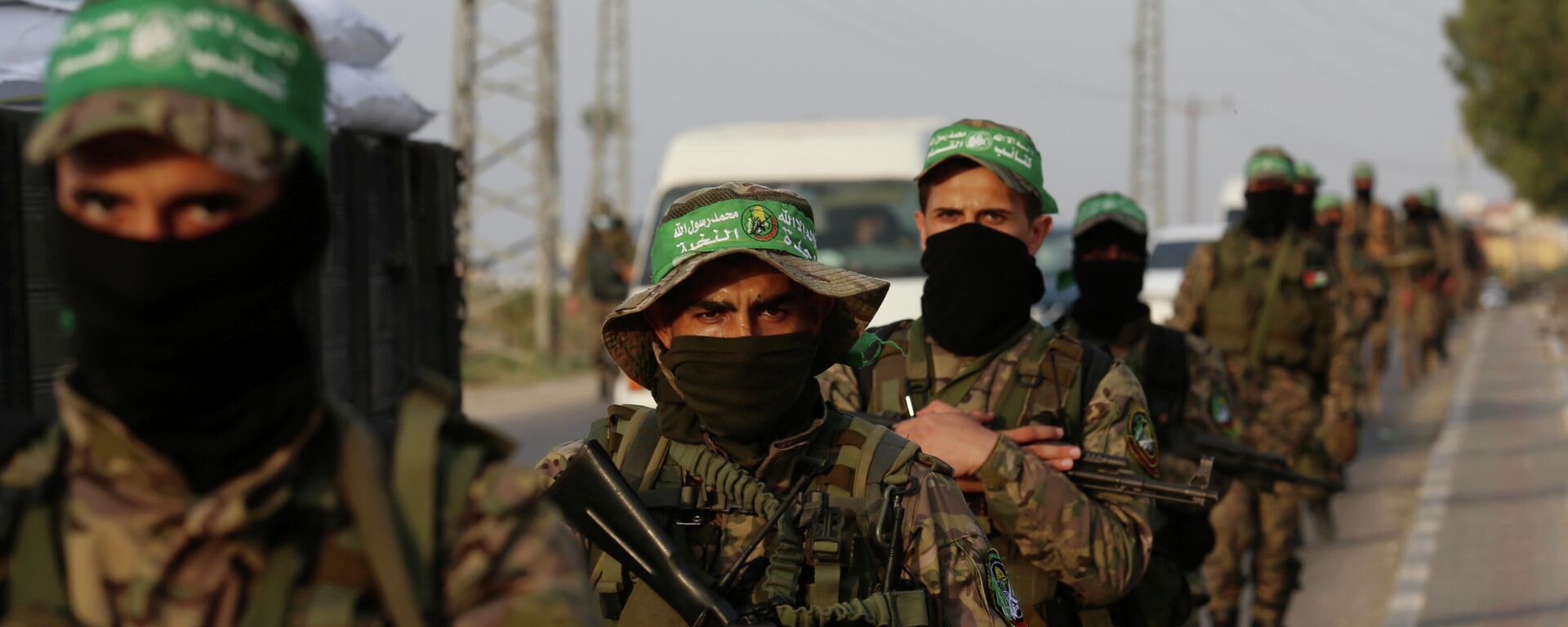 Masked militants from the Izzedine al-Qassam Brigades, a military wing of Hamas, march with their rifles along the main road of the Nusseirat refugee camp, central Gaza Strip, Thursday, 28 October 2021. - Sputnik International, 1920, 01.12.2023