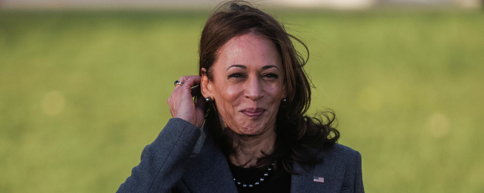 U.S. Vice-President Kamala Harris reacts at the ceremony where U.S. President Joe Biden will sign the Infrastructure Investment and Jobs Act, on the South Lawn at the White House in Washington, U.S., November 15, 2021 - Sputnik International, 1920, 19.11.2021