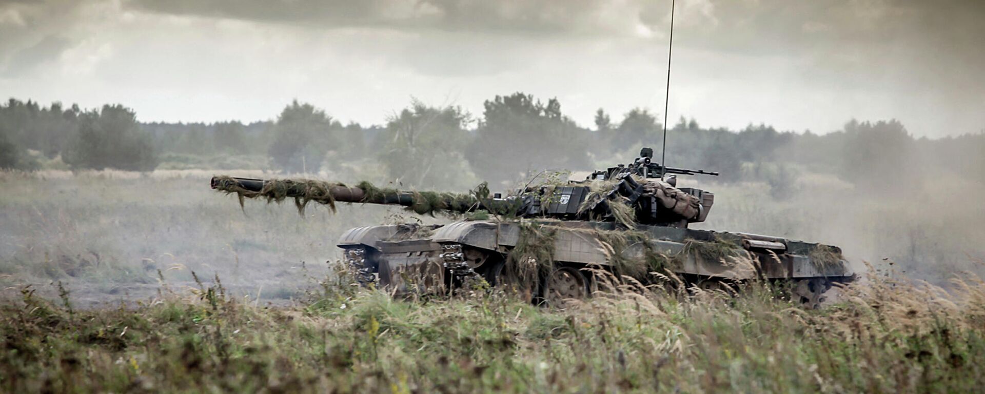 In this Sept. 17, 2017 file photo provided by the Polish Armed Forces General Command a tank takes part in the Dragon 17 exercise in Drawsko Pomorskie, Poland. - Sputnik International, 1920, 21.01.2023