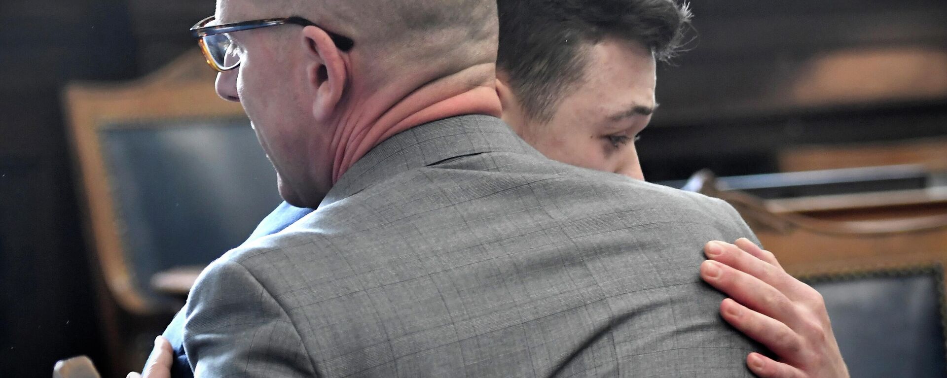 Kyle Rittenhouse hugs one of his attorneys Corey Chirafisi as he reacts to the verdict during his trial at the Kenosha County Courthouse in Kenosha, Wisconsin, U.S., November 19, 2021 - Sputnik International, 1920, 19.11.2021