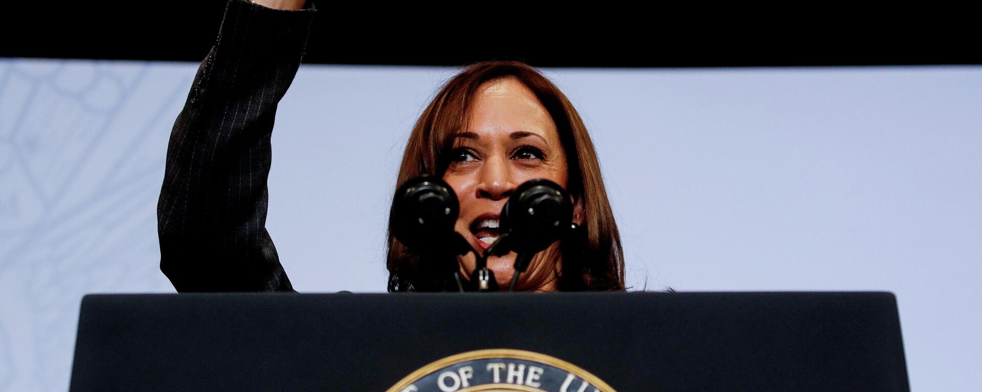 U.S. Vice President Kamala Harris delivers remarks promoting the Biden administration's infrastructure plans during a visit to the Northeast Bronx YMCA in the Bronx borough of New York City, New York, U.S., October 22, 2021. - Sputnik International, 1920, 20.11.2021