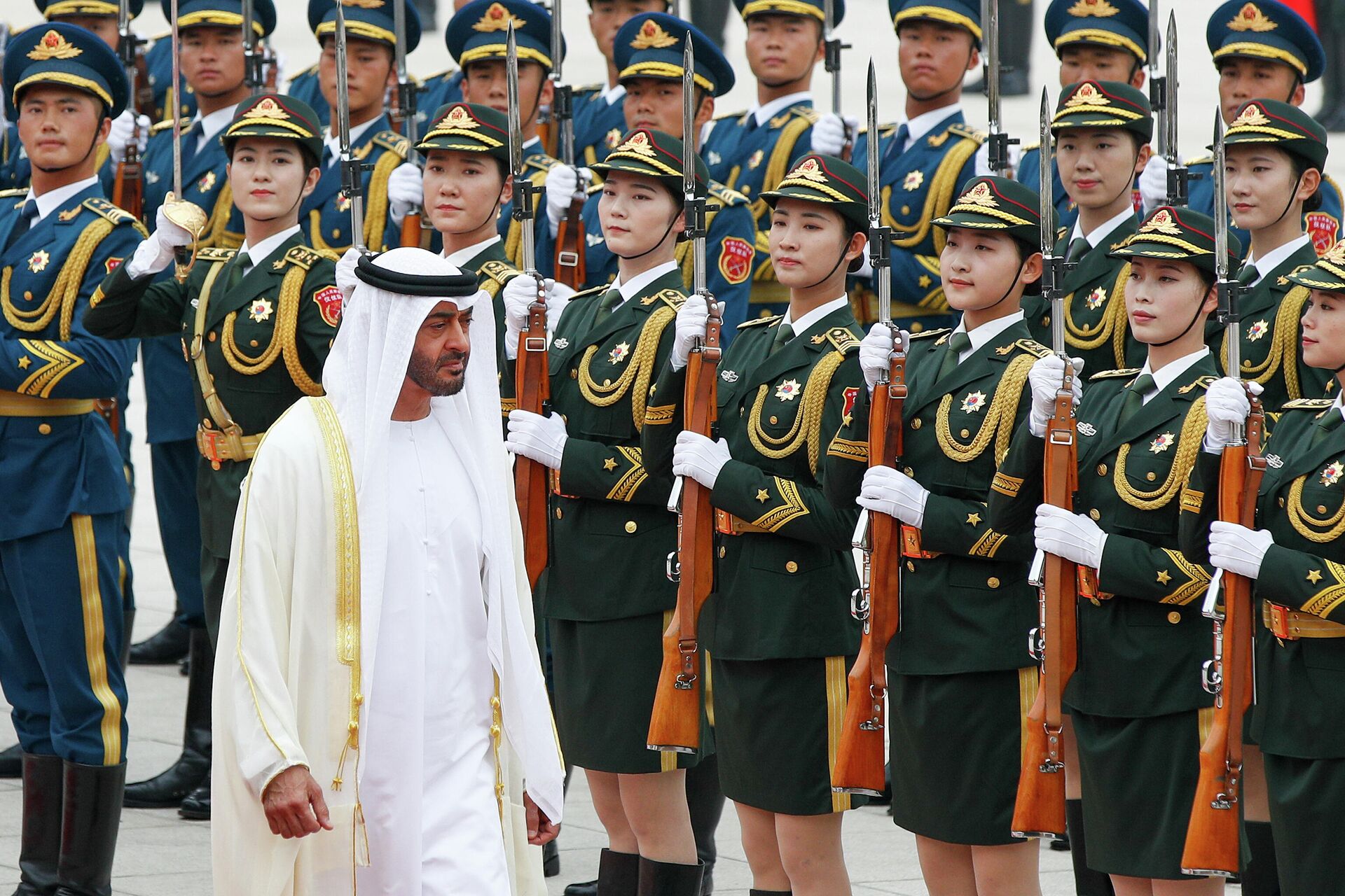 Abu Dhabi's Crown Prince, Sheikh Mohammed bin Zayed Al Nahyan, reviews an honor guard with Chinese President Xi Jinping during a welcome ceremony at the Great Hall of the People in Beijing, Monday, July 22, 2019.  - Sputnik International, 1920, 20.11.2021
