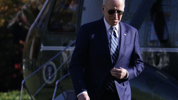 U.S. President Joe Biden walks on the South Lawn after a Marine One arrival at the White House November 19, 2021 in Washington, DC.  - Sputnik International