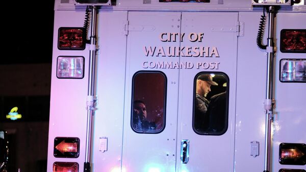 Emergency personnel respond to the scene after a car plowed through a holiday parade in Waukesha, Wisconsin, U.S., November 21, 2021.  - Sputnik International