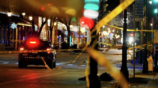 Main Street in downtown Waukesha is seen blocked off with crime scene tape after a car plowed through a holiday parade in Waukesha, Wisconsin, U.S., November 22, 2021 - Sputnik International