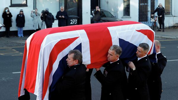 Pallbearers carry the coffin of murdered MP David Amess during his funeral on 22 November 2021 - Sputnik International