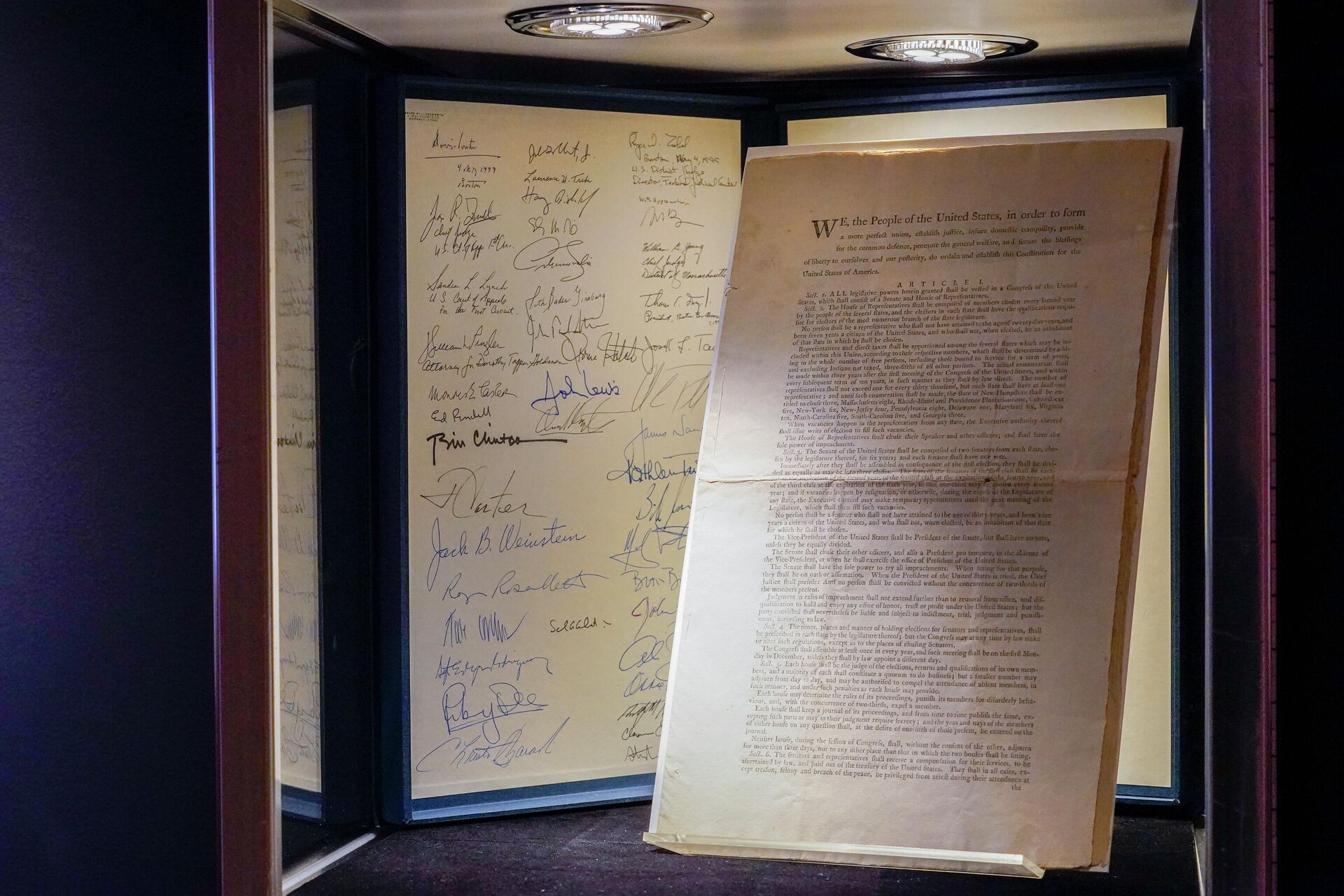 FILE - A first printing of the United States Constitution is displayed at Sotheby's auction house during a press preview on Nov. 5, 2021, in New York. The rare copy has sold Thursday, Nov. 18, for a record $43.2 million at Sotheby's to an anonymous buyer who outbid a group of crypocurrency investors. - Sputnik International, 1920, 06.05.2023