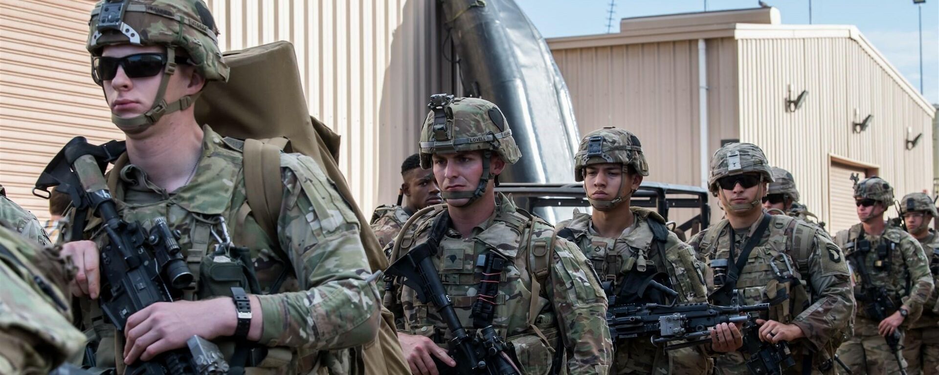 U.S. Soldiers assigned to the East Africa Response Force (EARF), deployed in support of Combined Joint Task Force-Horn of Africa, prepare to depart for Libreville, Gabon, at Camp Lemonnier, Djibouti, Jan. 2, 2019 - Sputnik International, 1920, 23.11.2021