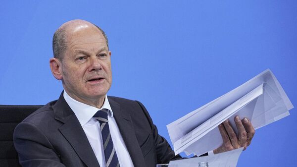 German Finance Minister and candidate for Chancellor Olaf Scholz addresses a press conference following a video meeting with the heads of government of Germany's federal states at the Chancellery in Berlin on November 18, 2021.  - Sputnik International