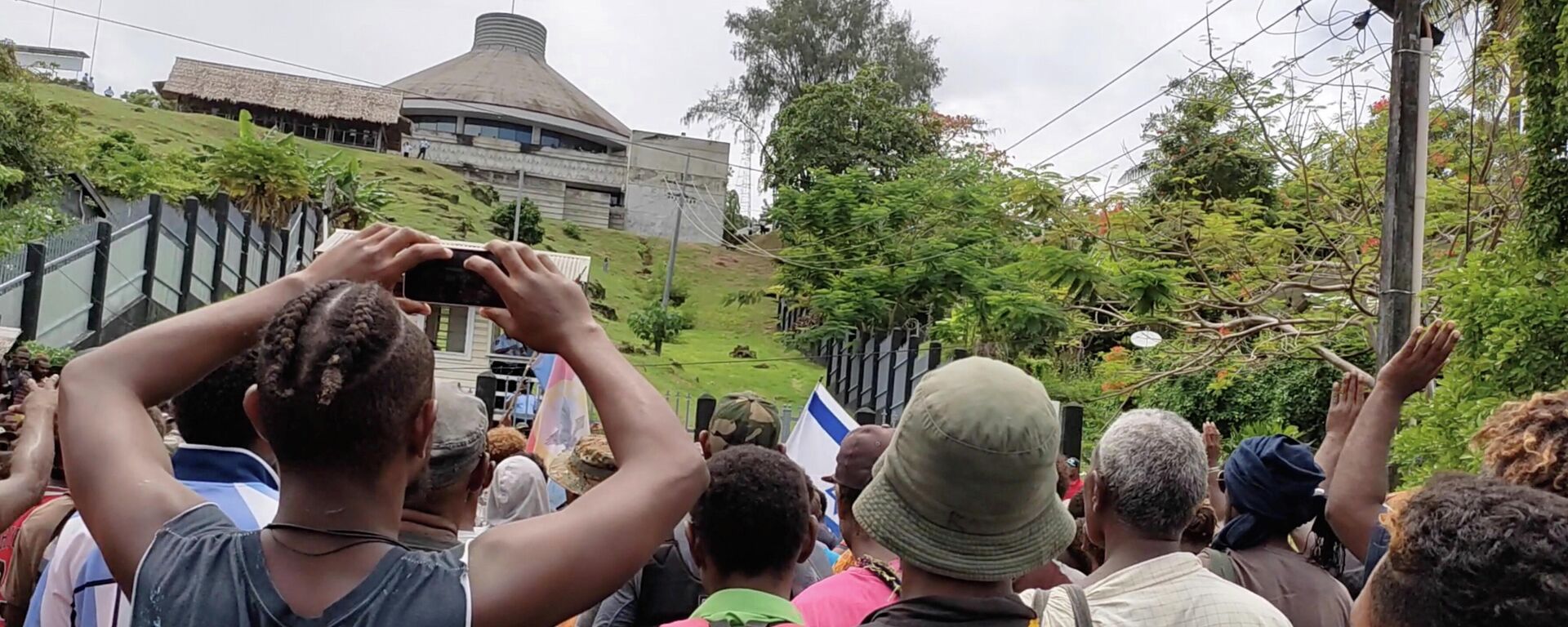 Protestors gather outside the parliament building in Honiara, Solomon Islands, November 24, 2021, in this screen grab obtained by Reuters, from a social media video - Sputnik International, 1920, 29.03.2022