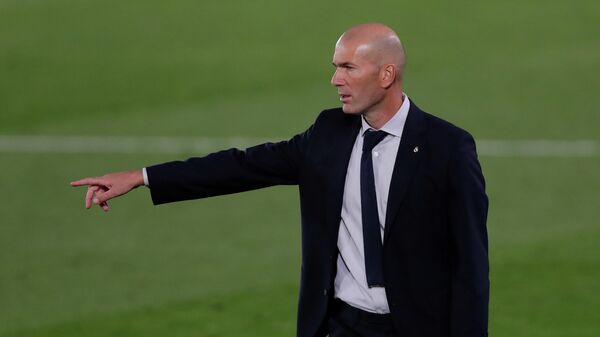 Real Madrid's head coach Zinedine Zidane gives instructions to his players during the Spanish La Liga soccer match between Real Madrid and Valladolid at Alfredo di Stefano stadium in Madrid, Spain, Wednesday, Sept. 30, 2020 - Sputnik International