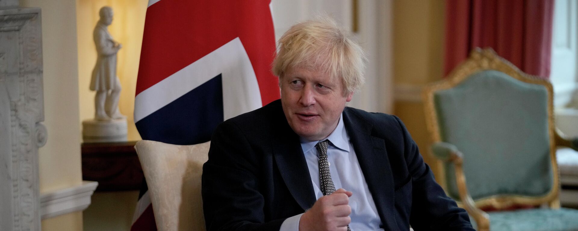 British Prime Minister Boris Johnson speaks with Polish Prime Minister Mateusz Morawiecki at the start of their meeting inside 10 Downing Street, in London, Friday, Nov. 26, 2021 - Sputnik International, 1920, 26.11.2021