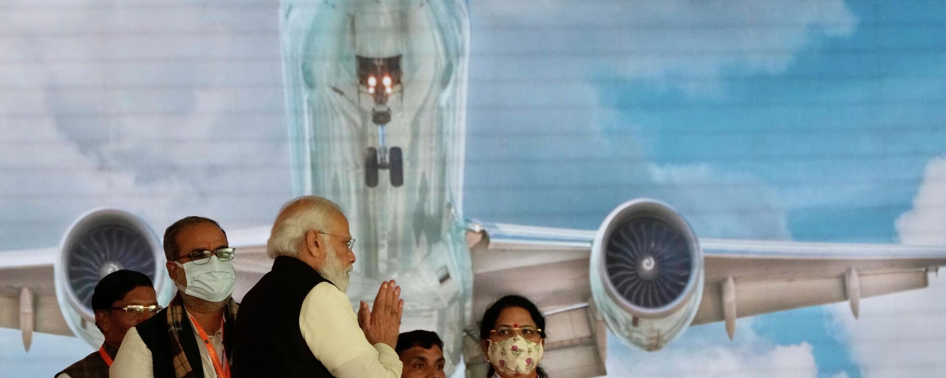 Indian Prime Minister Narendra Modi greets the gathering during the foundation stone laying ceremony of Noida International Airport in Jewar, about 100 kilometers (62 miles) from New Delhi, India, Thursday, Nov. 25, 2021.  - Sputnik International, 1920, 27.11.2021