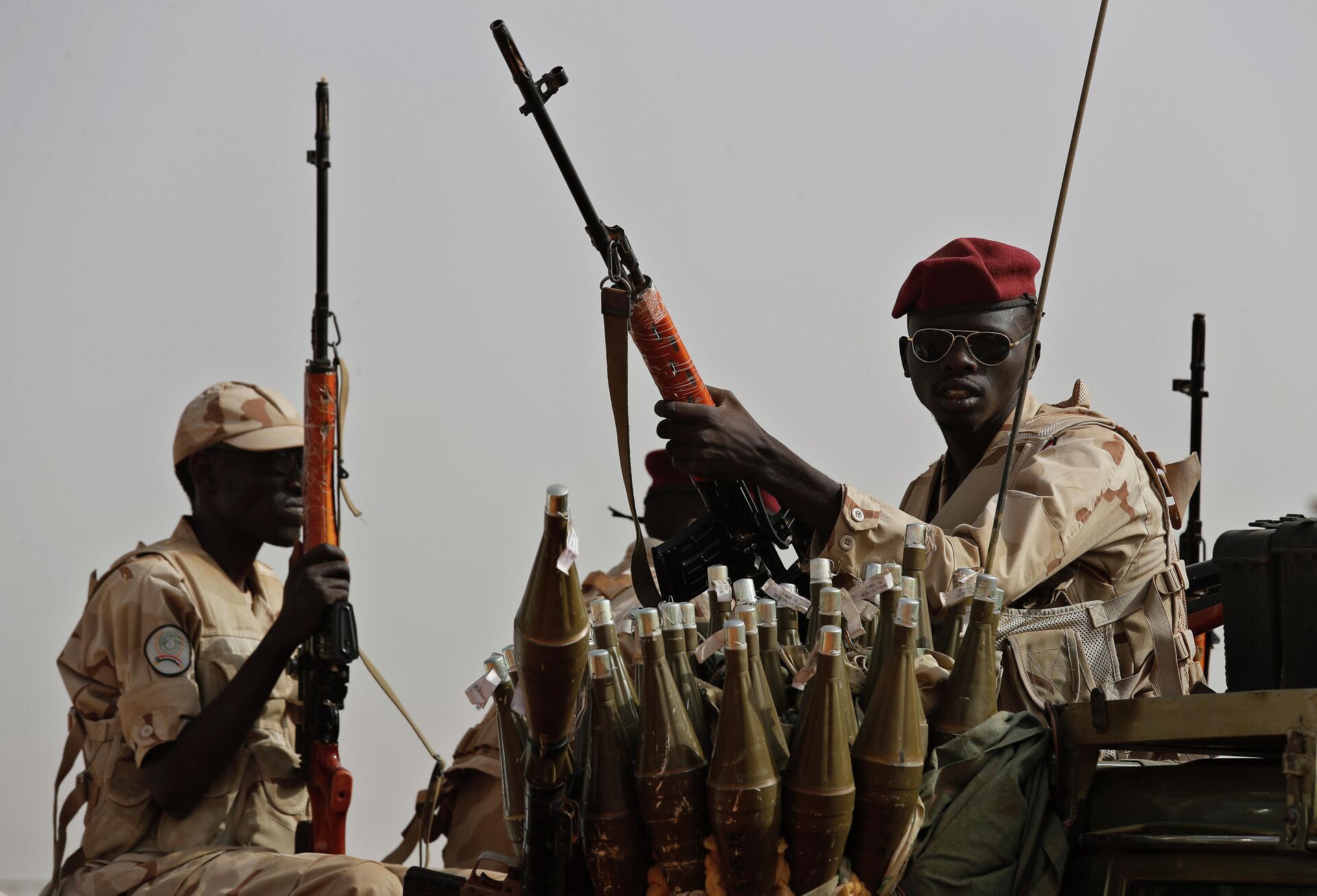 Sudanese soldiers from the Rapid Support Forces unit which led by Gen. Mohammed Hamdan Dagalo, the deputy head of the military council, secure the area where Dagalo attends a military-backed tribe's rally, in the East Nile province, Sudan, Saturday, June 22, 2019. - Sputnik International, 1920, 15.10.2022