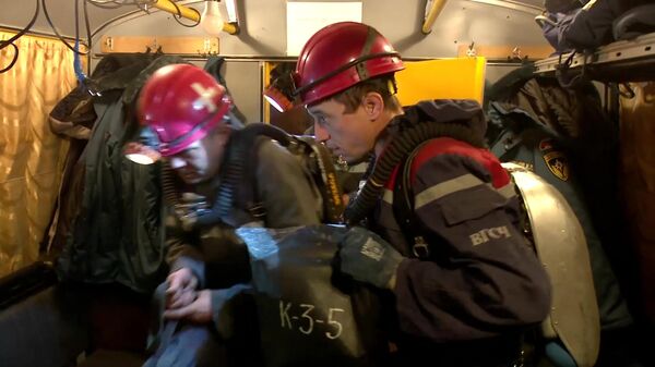 Emergency services troops at the Listvyazhnaya mine in the Kemerovo Region, Russia. - Sputnik International