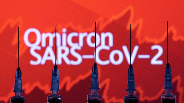 Syringes with needles are seen in front of a displayed stock graph and words Omicron SARS-CoV-2 in this illustration taken, November 27, 2021. REUTERS/Dado Ruvic/Illustration - Sputnik International