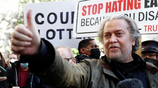 Steve Bannon, talk show host and former White House advisor to former President Donald Trump, leaves an appearance in U.S. District Court after being indicted for refusal to comply with a congressional subpoena over the January 6 attacks on the U.S. Capitol in Washington, U.S., November 15, 2021 - Sputnik International