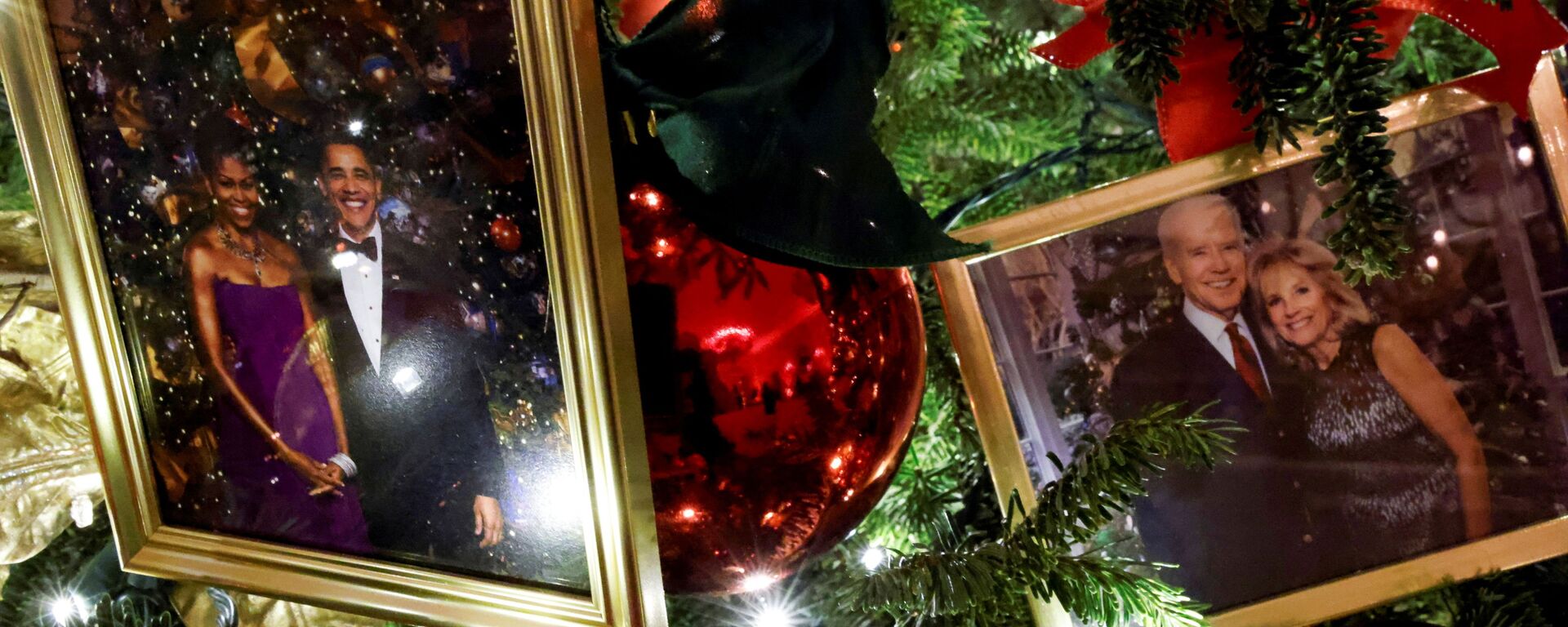 Рождественские декорации Белого дома в Вашингтоне  - Sputnik International, 1920, 25.12.2021
