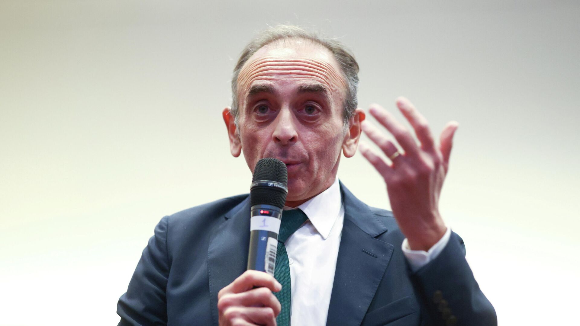 French right-wing commentator Eric Zemmour speaks at an event at the ILEC conference centre, London, Britain, November 19, 2021.  - Sputnik International, 1920, 23.12.2021