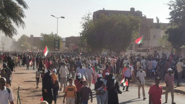 People hold Sudanese flags during a protest, in Khartoum, Sudan, November 25, 2021. - Sputnik International