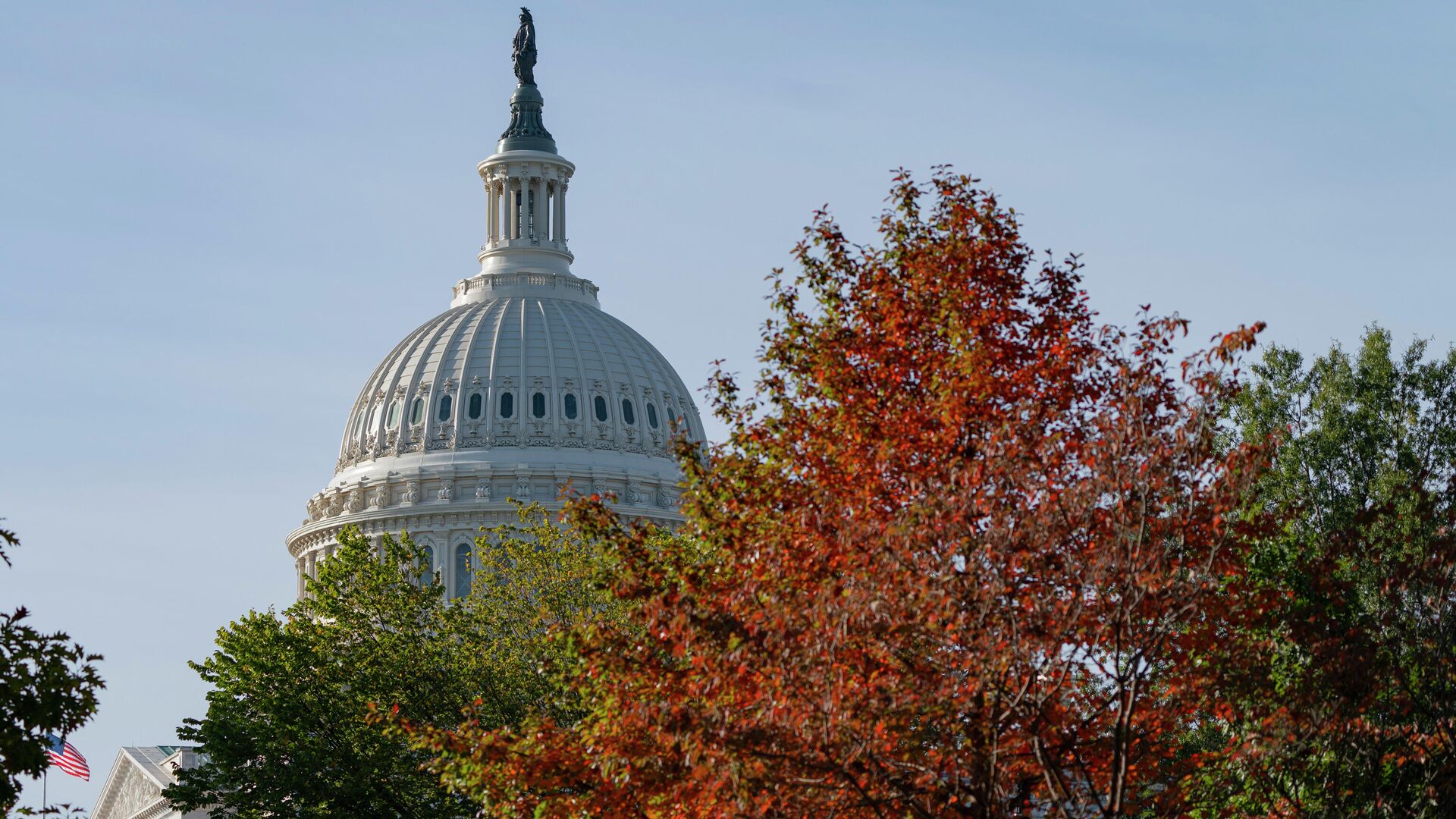 The U.S. Capitol is seen past fall foliage, Thursday, Oct. 28, 2021, on Capitol Hill in Washington. - Sputnik International, 1920, 18.04.2022