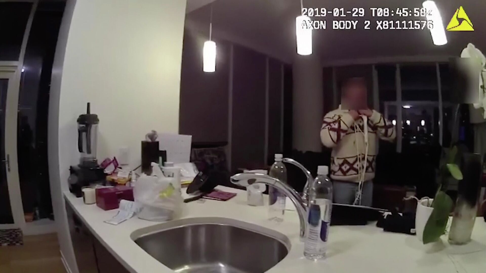 This Jan. 29, 2019, image made from police body cam video provided by the Chicago Police Department purports to show Jussie Smollett, with a white rope wrapped around his neck, talking with police officers in his apartment in Chicago. - Sputnik International, 1920, 01.12.2021